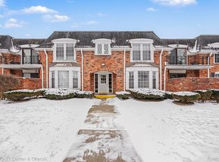 18301 W Thirteen Mile Rd Unit A2, Southfield, MI 48076