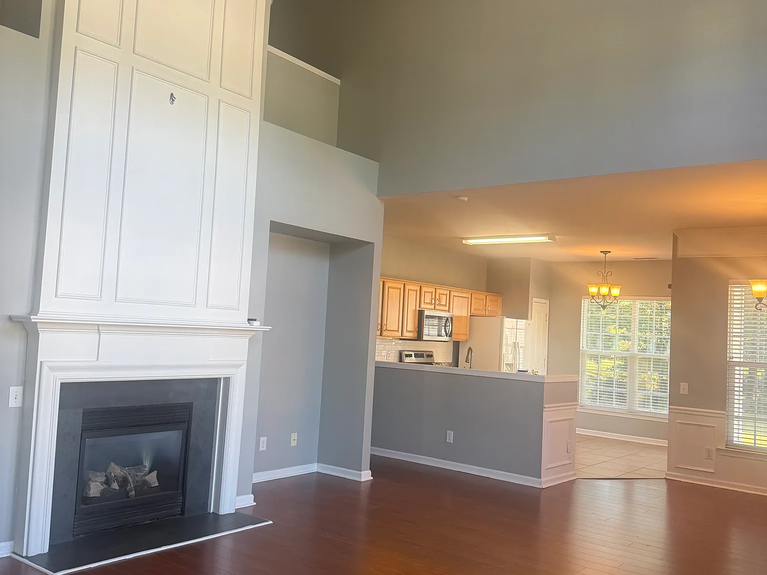 3 bed, 1880 sqft, $2,350 — Photo 2