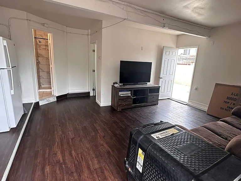 1153-1155 Emory Street — Photo 3