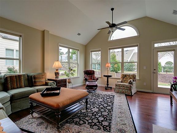 4th image of 166 Heritage Pointe