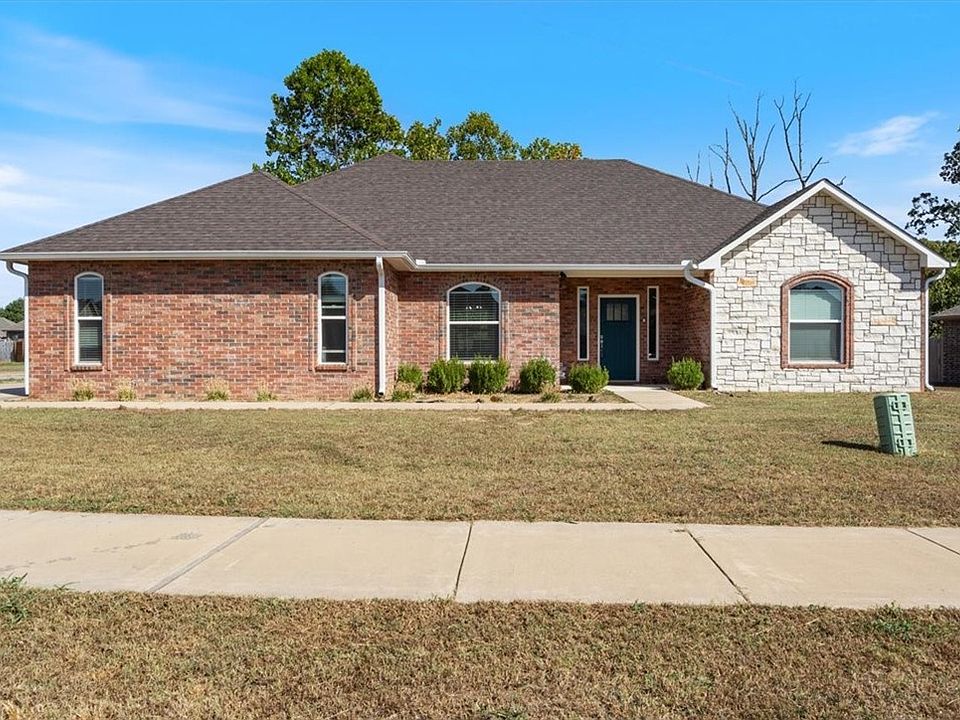 1st image of 850 E Silver Leaf Ln