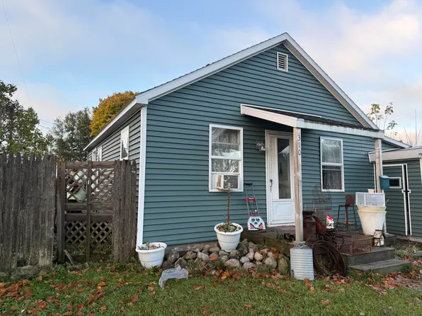 310 6th St, Cheboygan, MI 49721