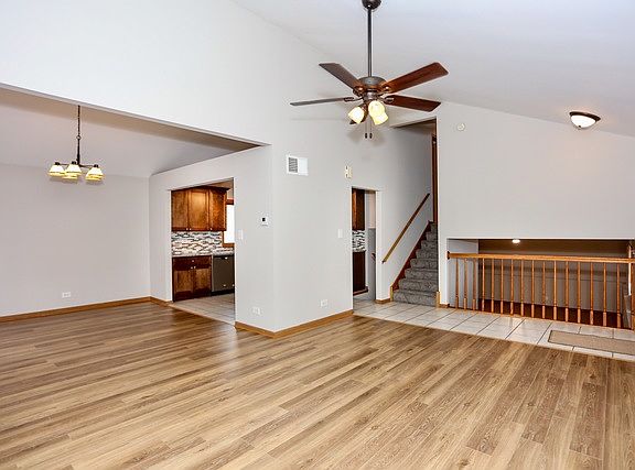 4th image of 14932 Mozart Ave