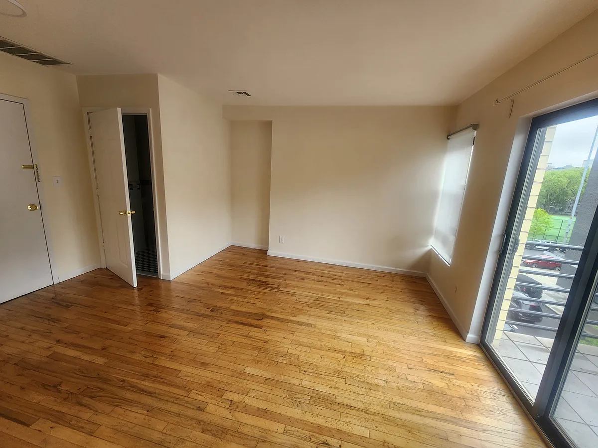Building Photo - 114 Leonard St #3
