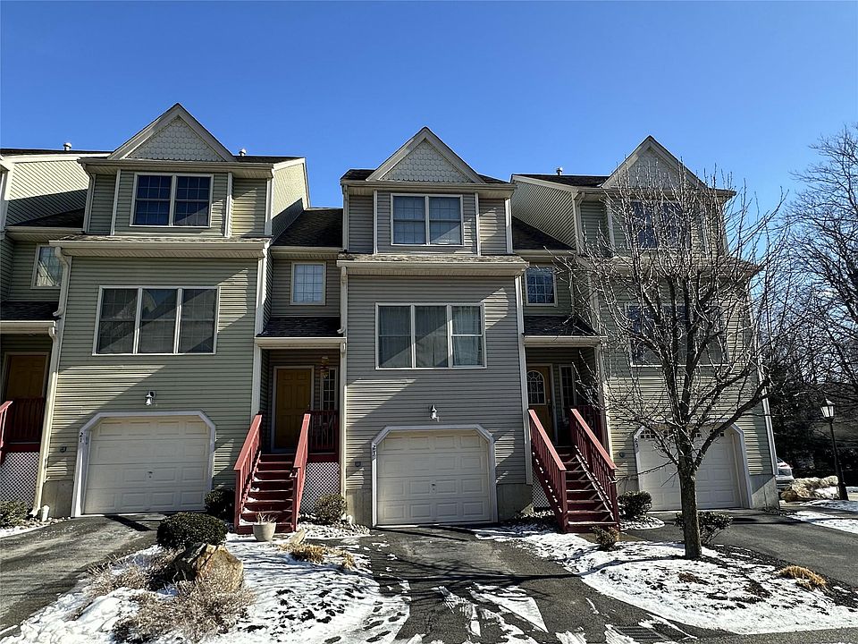 1st image of 23 Winhaven Ct