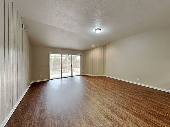 4th image of 1437 Hollingsworth Dr
