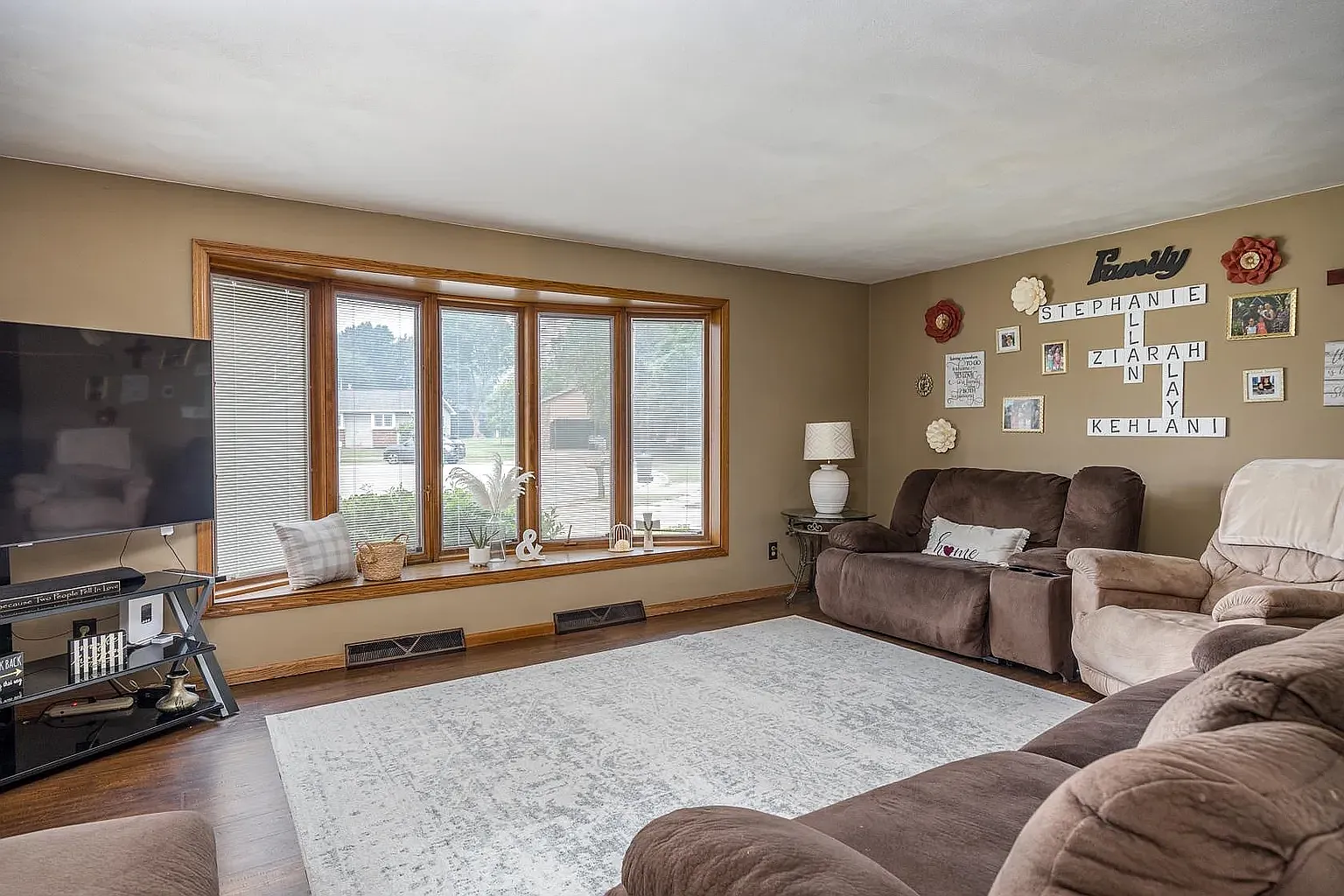 3 bed, 1440 sqft, $2,300 — Photo 2
