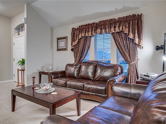 3rd image of 1109 Essex Dr