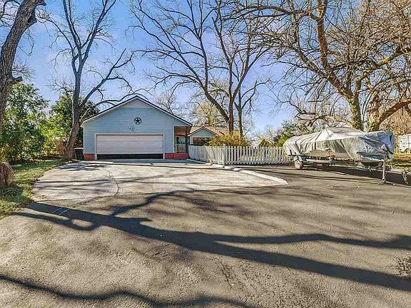 4th image of 8192 Pecan Cir
