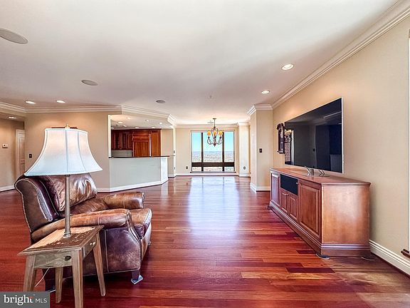 4th image of 10 E Lee St Unit 2609