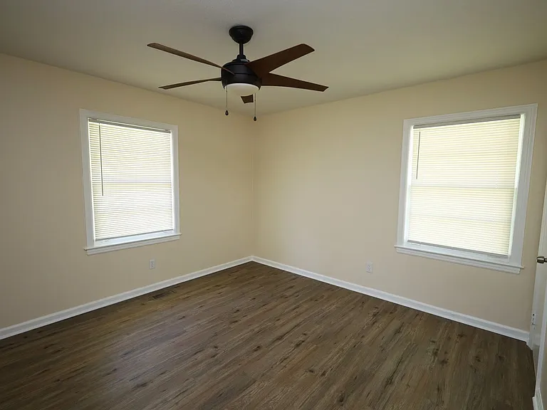 908 E Park Ave — Photo 9
