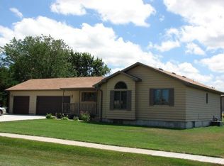 4111 Driftwood Dr, Grand Island, NE 68803