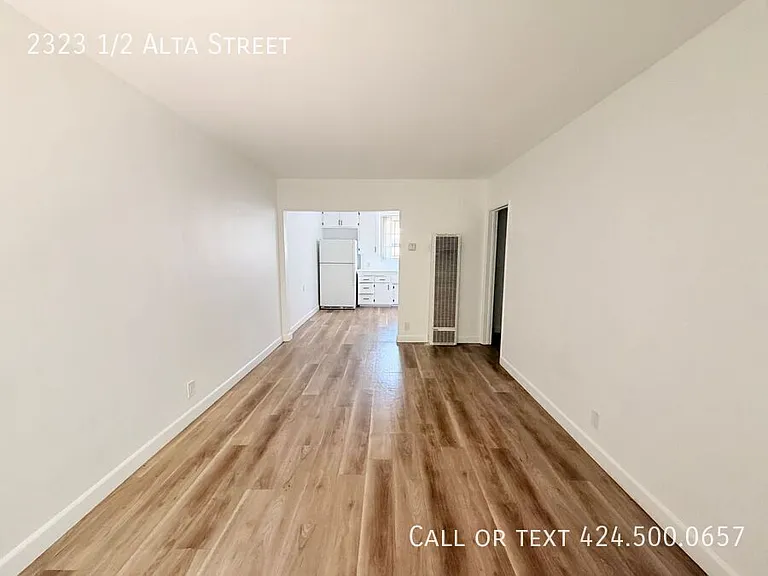 2323 1/2 Alta St — Photo 2