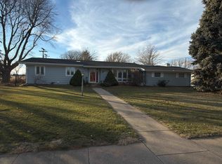 1253 Westridge Dr, Hastings, NE 68901