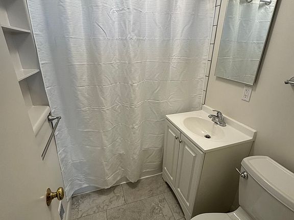 2nd image of 3037-3043 SE Alder Ct