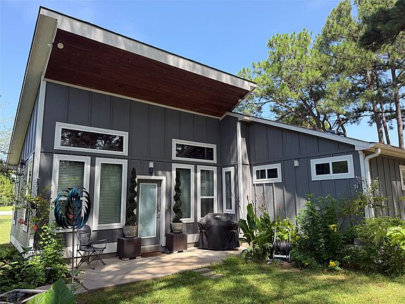 2nd image of 13994 Park Harbor Dr