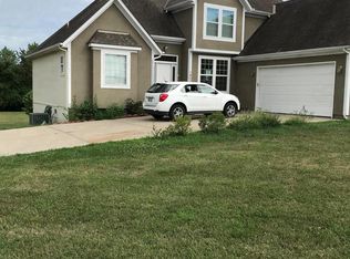 1403 Essex Ct, Raymore, MO 64083