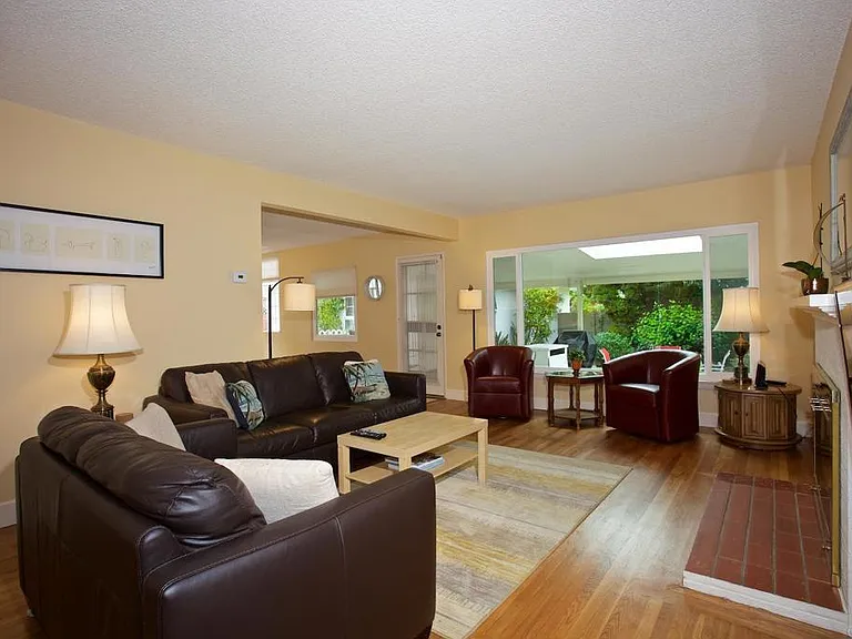 621 Country Club Ln — Photo 3
