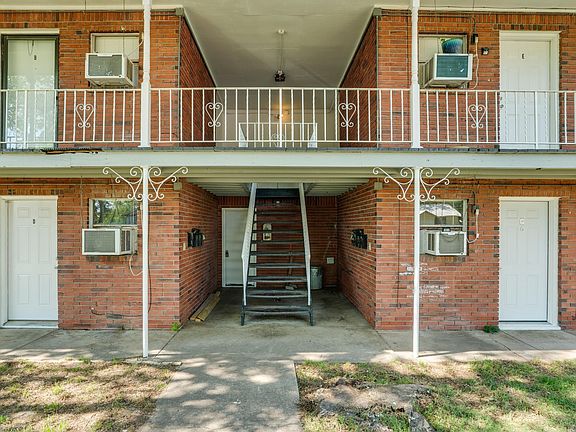 5th image of 409 Park St