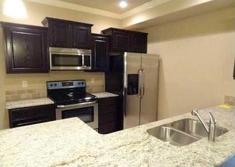 3rd image of 2638 N Valencia Ave