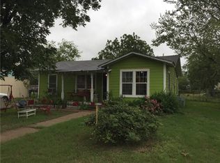 121 Gleese St, Graham, TX 76450