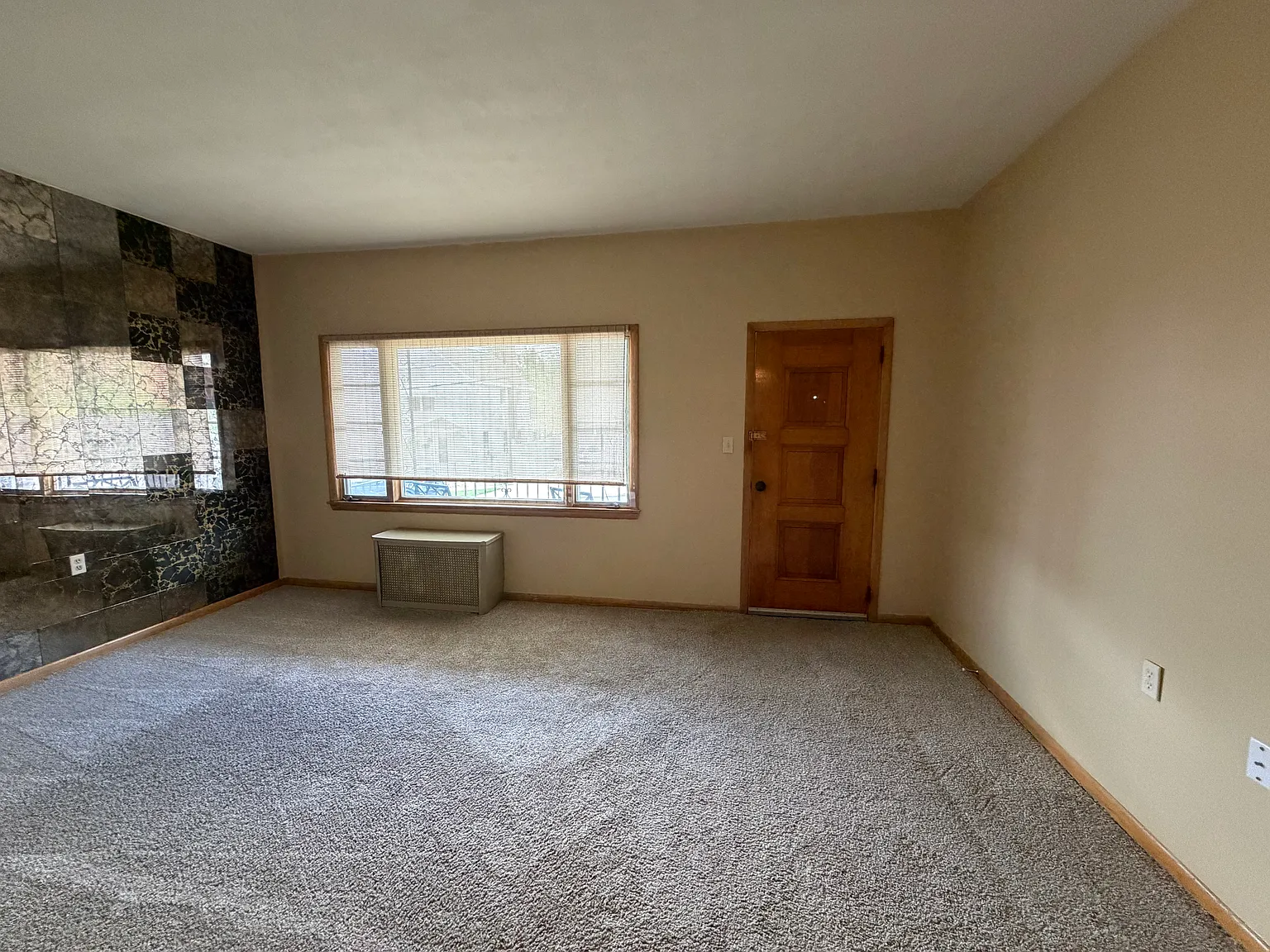 3 bed, 1.5 bath, 1344 sqft, $1,500 — Photo 3
