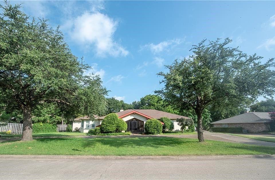 1st image of 24 Mont Del Dr