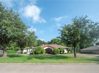 24 Mont Del Dr, Benbrook, TX 76132