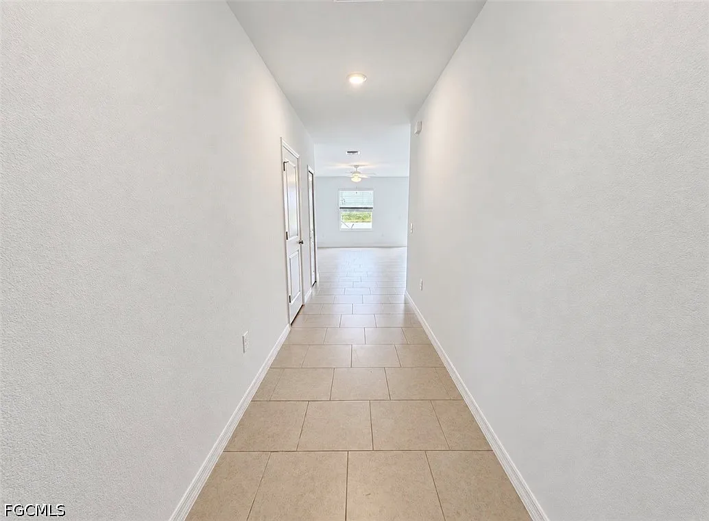 5 bed, 2.5 bath, 2112 sqft, $3,000 — Photo 2