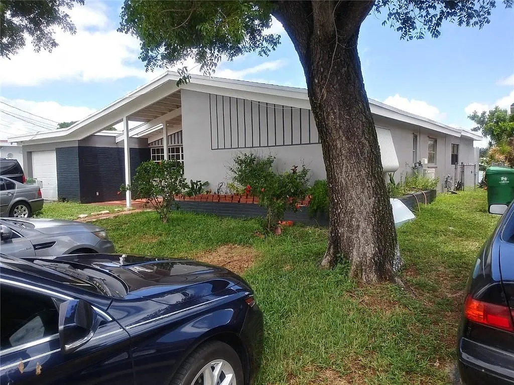 1 bed, 1.0 bath, 1611 sqft, $1,550 — Photo 2