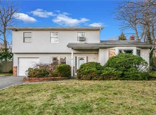 28 Stonywood Dr, Commack, NY 11725