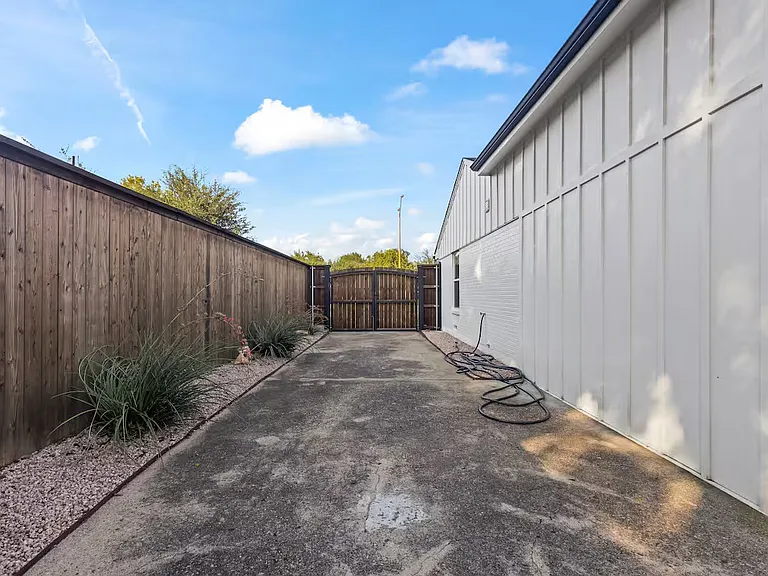 315 Easton Rd — Photo 11