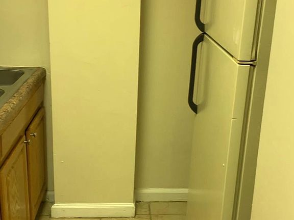 3rd image of 1352 N Meridian St #109