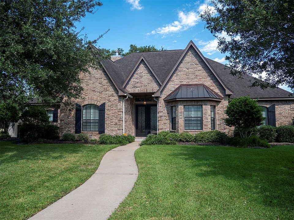 1st image of 2 Carrington Ct