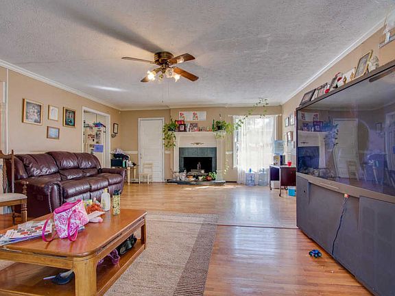 5th image of 217 Joslin Ave