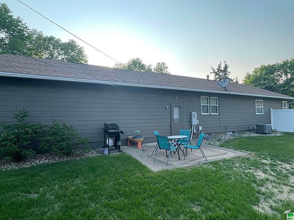4th image of 1416 Avenue M