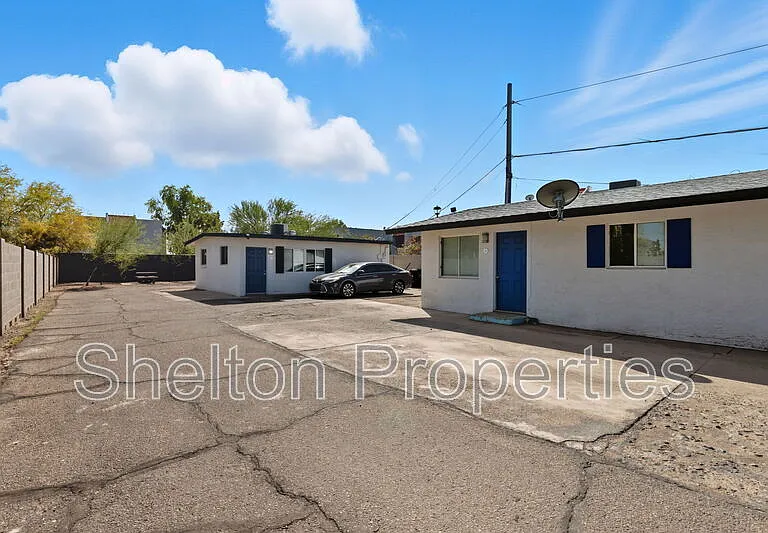 1713 N 31st Pl #6 — Photo 3
