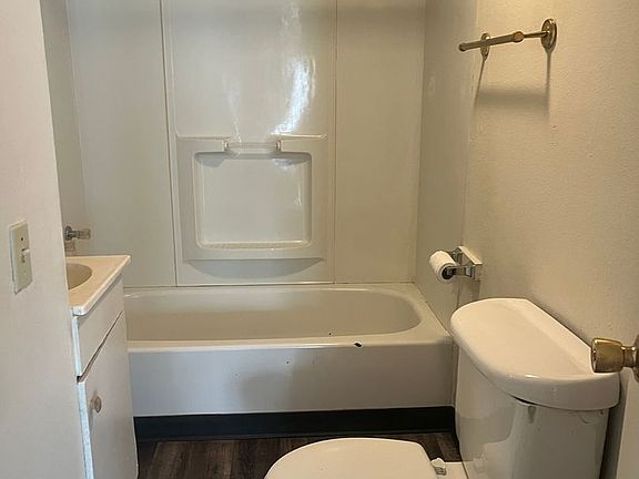 5th image of 214 SW M St #4