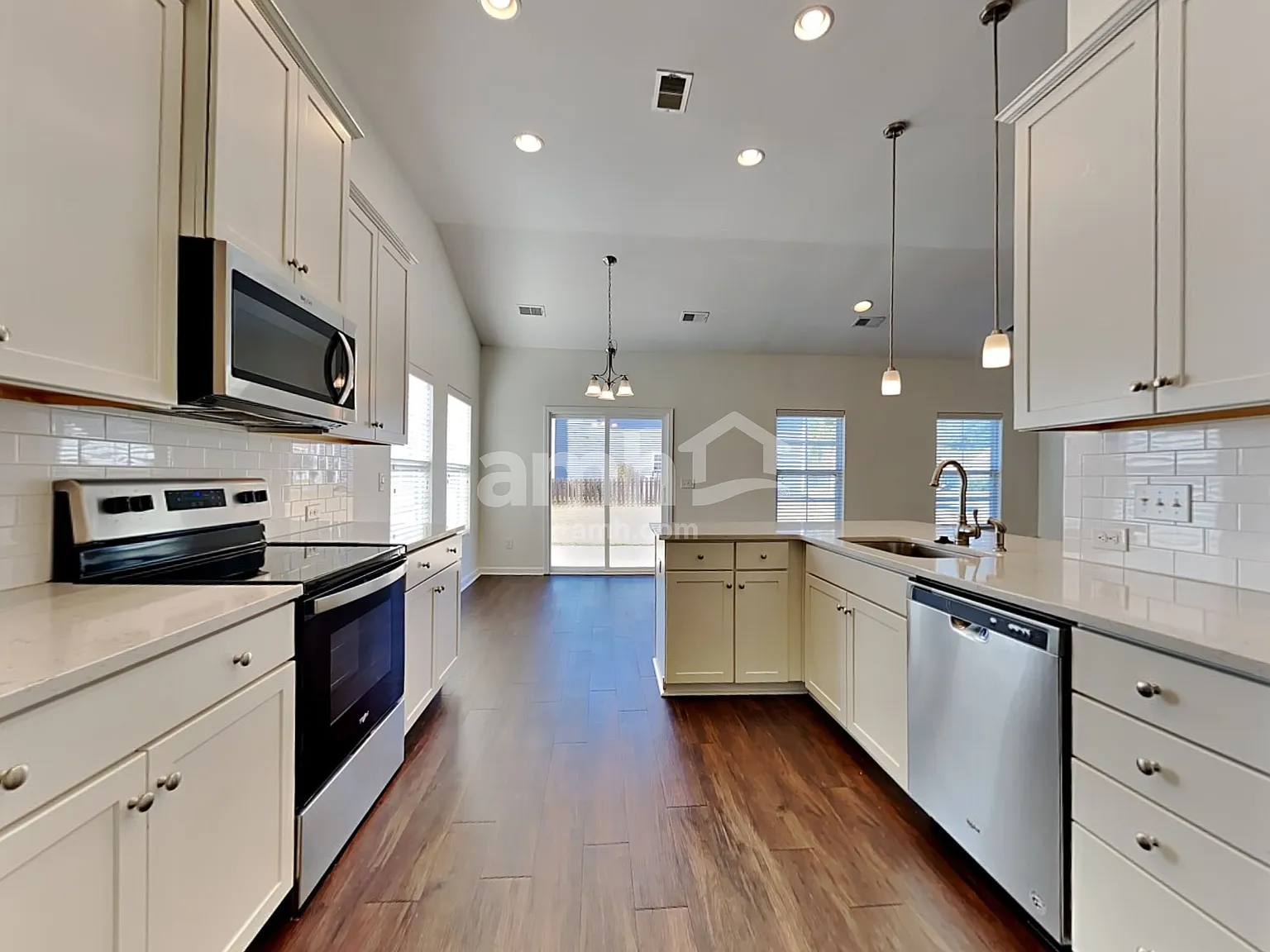 4 bed, 3.0 bath, 1554 sqft, $2,390 — Photo 3