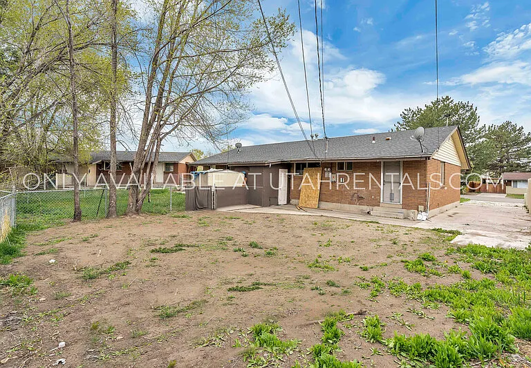 1194 W 300 N — Photo 16