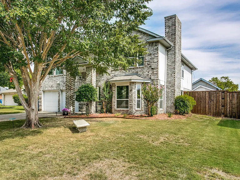 2204 Winslow Ct — Photo 2