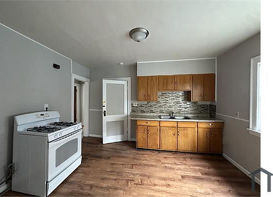 2nd image of 11814 Lenacrave Ave #Up