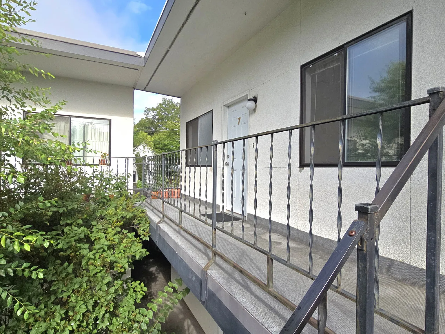 1 bed, 1.0 bath, $915 — Photo 1