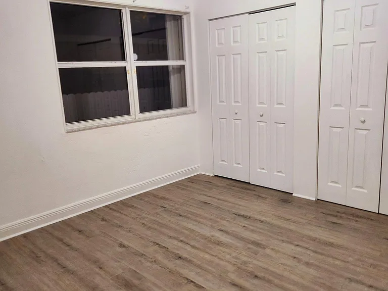 2476 SW 21st Ter — Photo 15