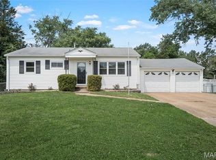 207 Hillsdale Dr, Ballwin, MO 63011