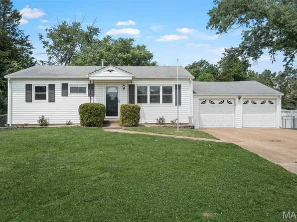 207 Hillsdale Dr, Ballwin, MO 63011