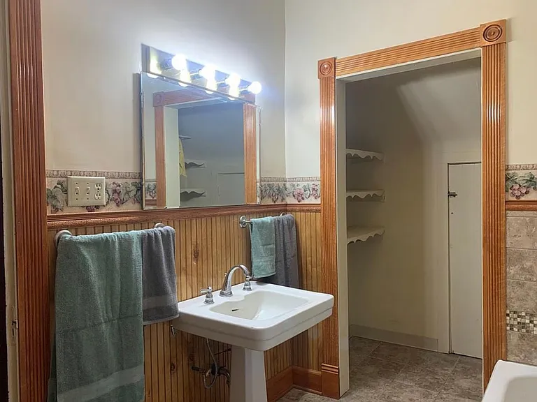 2416 Doniphan Ave — Photo 17