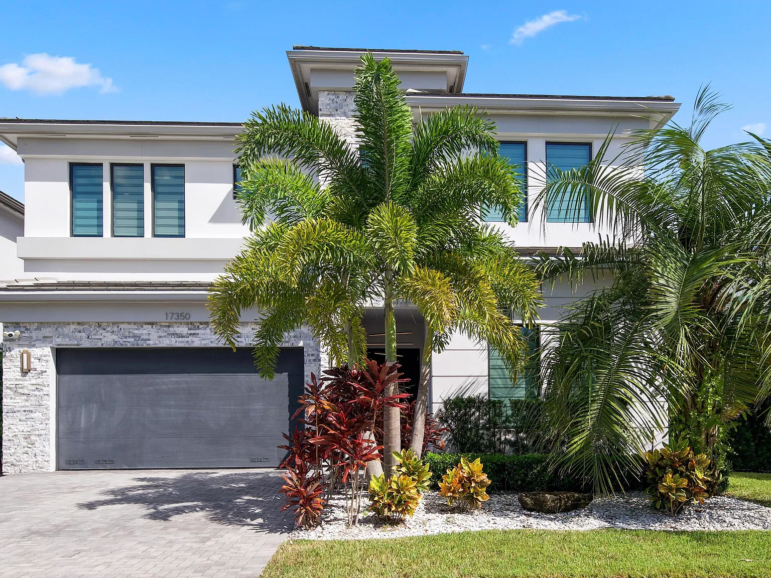 5 bed, 4.0 bath, 2999 sqft, $13,000 — Photo 3