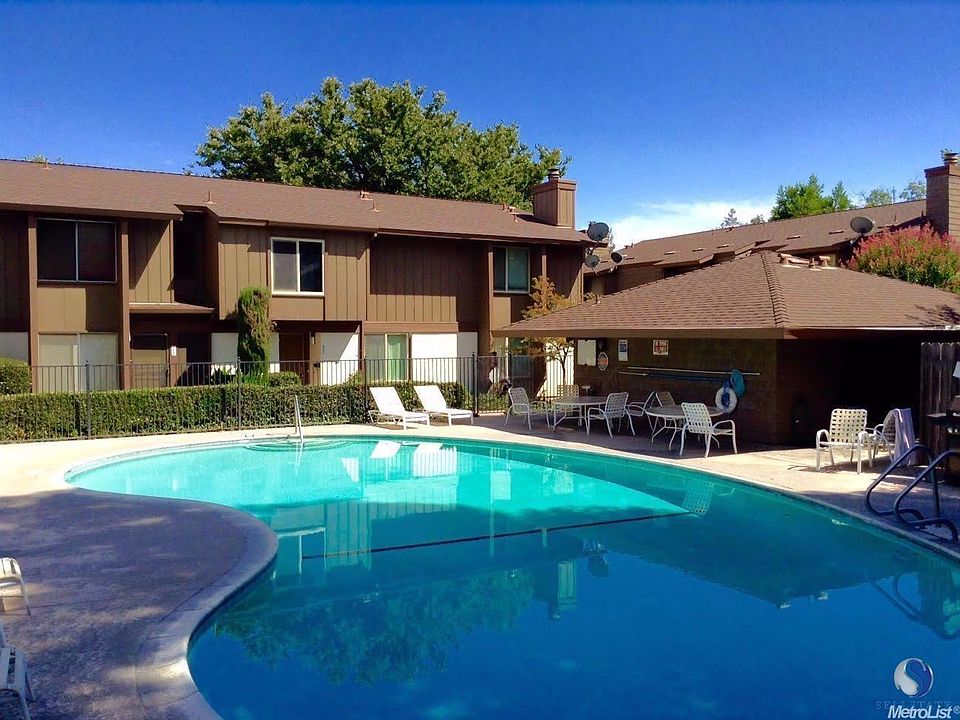 WONDERFUL POOL AREA!