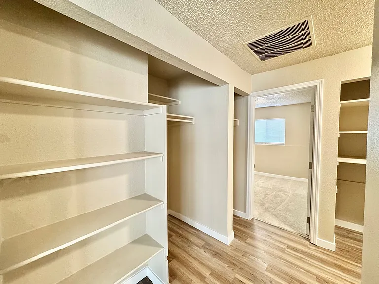 351 Gahart Dr #D — Photo 12